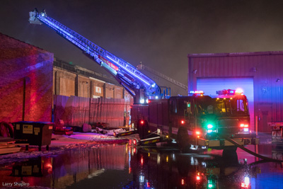 Chicago FD 3-11 Alarm fire at 4041 S Emerald 1-8-18 Chicago FD Tower Ladder 39 E-ONE